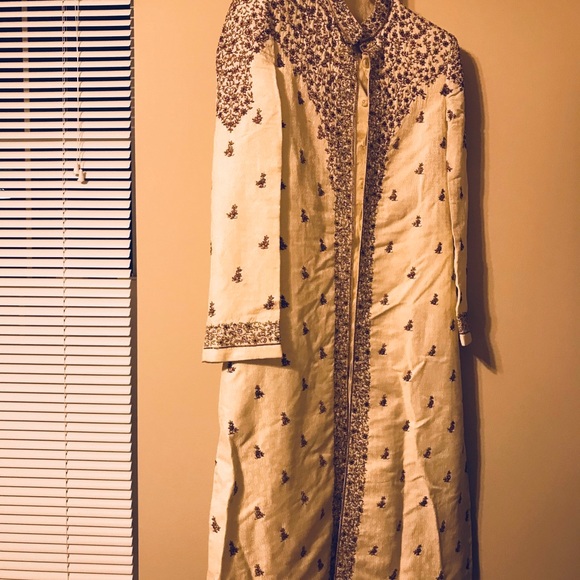Exquisite all front,shoulder embroidered Sherwani. - Picture 7 of 7
